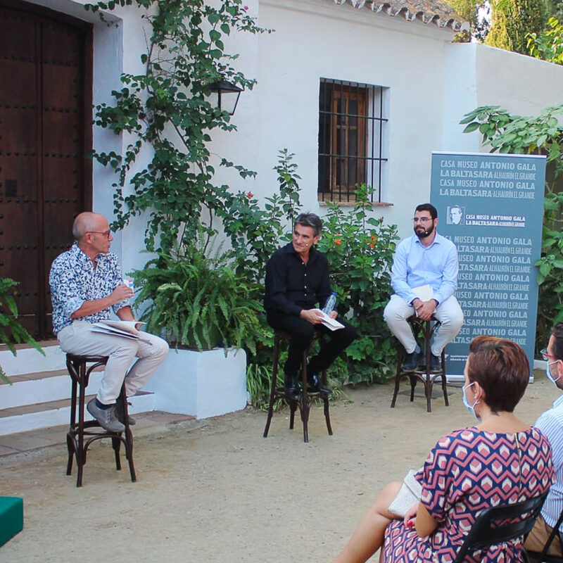 Un recital de poesía conmemora el cumpleaños de Antonio Gala en su Casa Museo 1